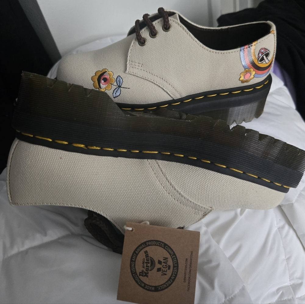 NWT. Dr Martens Canvas Embroidered Platform Oxfords -NO BOX - Picture 3 of 9